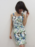 トロピカルプリントワンピース