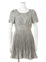 ビジュー付プリーツワンピース