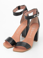 アンクルストラップサンダル