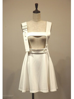 バックルジャンパースカート