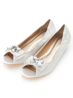 オープントゥラメビジューパンプス