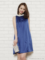 JUSGLITTY Luxe ビジュー付スタンドフレアワンピース