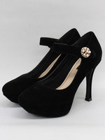 ワンストラップパールボタンパンプス