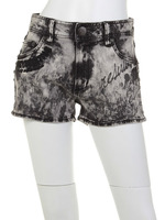 ケミカル刺繍入りショートパンツ