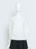 アンゴラ混Vネックニット