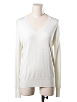 シンプルVネックニット