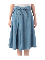 リボンベルトつきミモレ丈デニムスカート