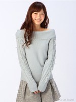 オフショルダーケーブルニットプルオーバー/パウダーブルー