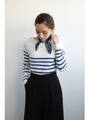 【AZUL by moussy】ピマコットンショルダー釦長袖ニットプルオーバー/柄BLU