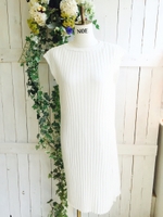 サイドプリーツニットワンピ/オフホワイト