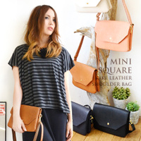 ナチュラルスムースフェイクレザー トリプルポシェットショルダーバッグ