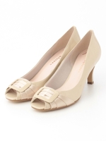 【vanitybeauty】【柔らかSoft Insole】バックルオープントゥパンプス/ベージュエナメル