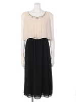 ビジュー襟　ティアードミドル丈ワンピース/ベージュ