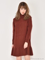 ヘムフリルニットワンピース/オフホワイト