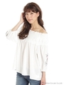 袖刺繍シャーリングオフショルブラウス/オフホワイト
