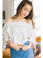 刺繍オフショルブラウス/white
