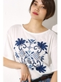 【AZUL by moussy】オリエンタル刺繍フレアスリーブTEE/O/WHT