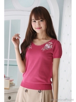 フラワービジューラウンドネックＰ／Ｏ/オフ