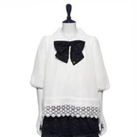 リボンタイつきブラウス