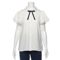 リボンつきフレア袖デシンブラウス