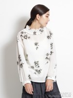 ウールツイルミルド モザイクフラワープリントシャーリングブラウス/オフホワイト