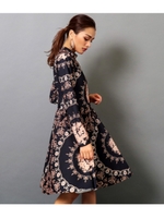 スカーフ柄フィット&フレアーワンピース/ブラック(027)