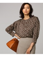 クラシカルフラワーギャザーブラウス/ダークブラウン(143)