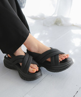 クロスパデットサンダル