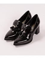 タッセルローファー