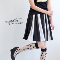 ストライプマットサテンフレアスカート