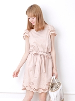 ドットフラワー刺繍オフショルワンピース/ホワイト