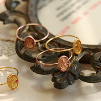 ラインストーンイニシャルプレートリング