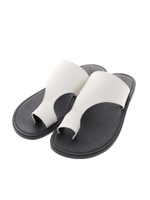 【AZUL by moussy】アシンメトリートングサンダル/BLK