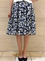 アシンメトリータックフラワースカート/ブラック柄