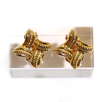 バーバリーズ デザインイヤリング 27543 ゴールド系   上品なデザインでアクセントを