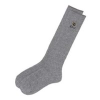 【50%OFF】ロゴ刺しゅう入りプレートチャームつきハイソックス