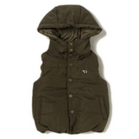 【50%OFF】ワンポイント刺しゅう入りフード取り外し中わたベスト