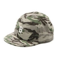 ロゴワッペンつきキャップ