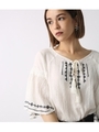 【AZUL BY MOUSSY】楊柳刺繍フレアスリーブプルオーバー/O/WHT