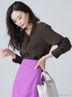 【steady.10月号掲載】とろみVネックブラウス/チャコール