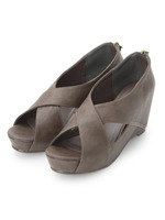 レザー調プラットフォームクロスサンダル