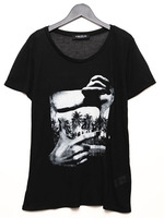 MADEINUSAフィンガーグラフィックTシャツ