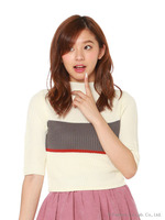 タイトネックラインニット