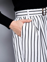 ストライプパンツ