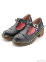 Tストラップシューズ