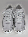シルバースニーカー