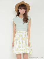 パイナップル柄スカート