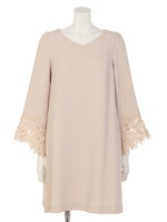 袖刺しゅうＶネックワンピース/ベージュ