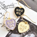 HUG ME ハートプレートピアス