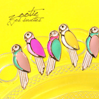 バイカラーオウムピアス